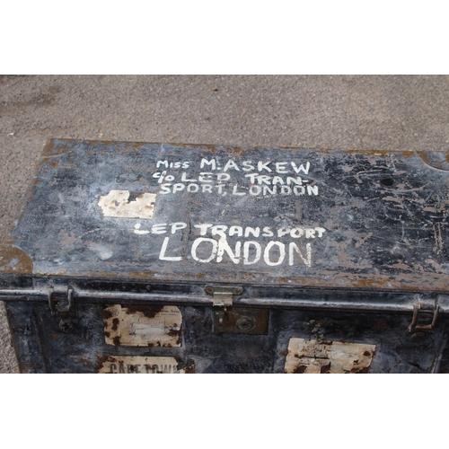 105 - 5 X METAL MILITARY TRUNKS
87 x 38 x 48cm