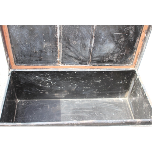 105 - 5 X METAL MILITARY TRUNKS
87 x 38 x 48cm