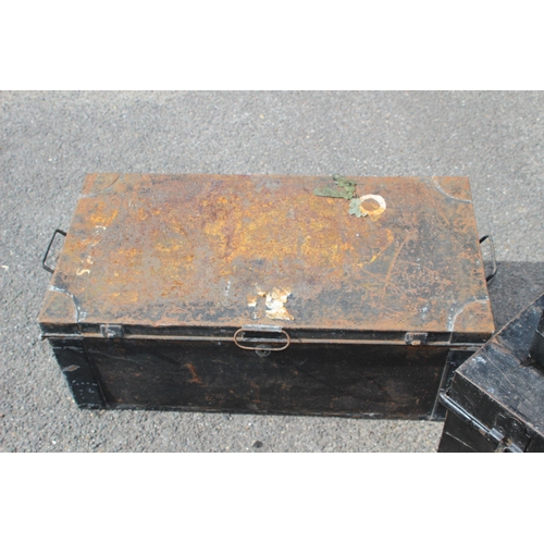 105 - 5 X METAL MILITARY TRUNKS
87 x 38 x 48cm