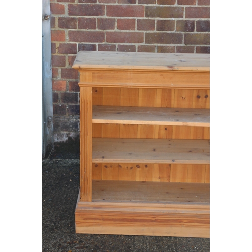 71 - PINE BOOKCASE
120 X 30 X 87CM