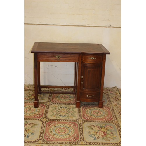 26 - EDWARDIAN WRITING DESK WITH CHAIR - PROBLEM WITH THE KEY
92 X 62 X 68CM