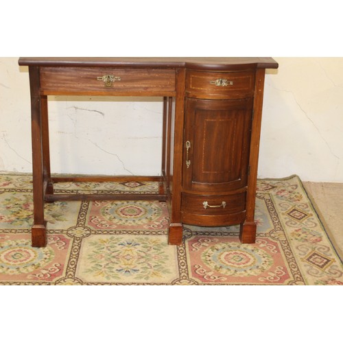 26 - EDWARDIAN WRITING DESK WITH CHAIR - PROBLEM WITH THE KEY
92 X 62 X 68CM