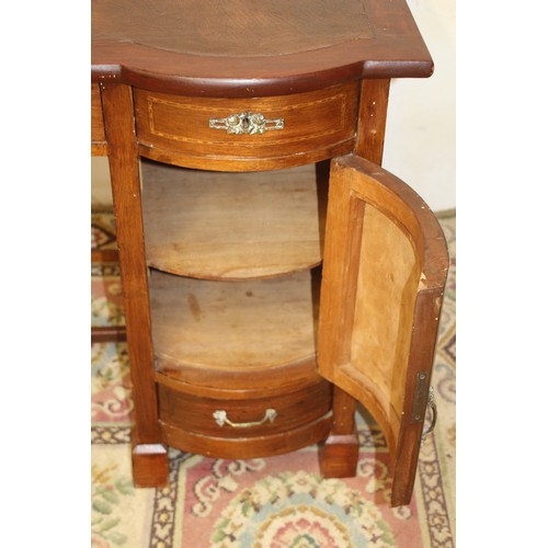 26 - EDWARDIAN WRITING DESK WITH CHAIR - PROBLEM WITH THE KEY
92 X 62 X 68CM