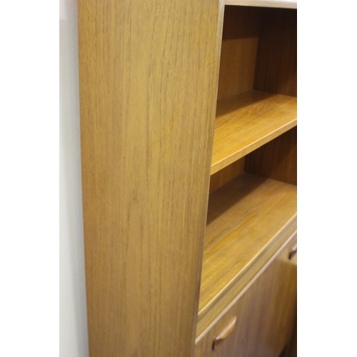 102 - RETRO FRESCO GPLAN WALL UNIT WITH DRINKS CABINET
81 X 46 X 199CM