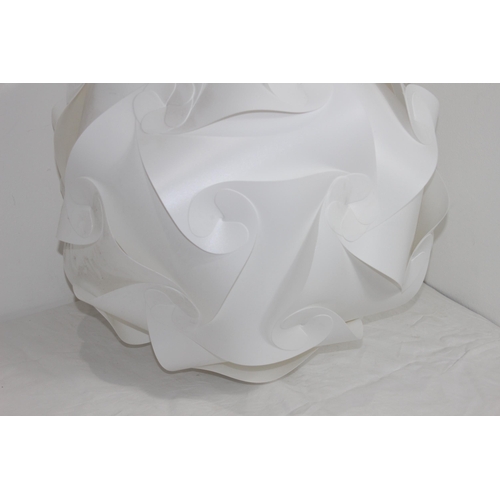 101 - RETRO WHITE PLASTIC CEILING LIGHT SHADE 
45CM