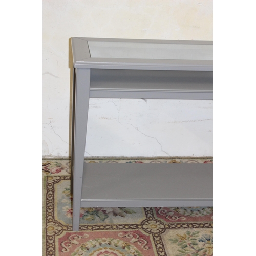 17 - CONSOLE DISPLAY TABLE 
133 X 37 X 75CM