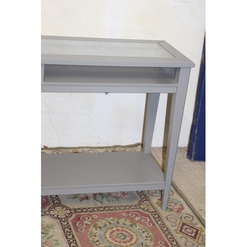 17 - CONSOLE DISPLAY TABLE 
133 X 37 X 75CM