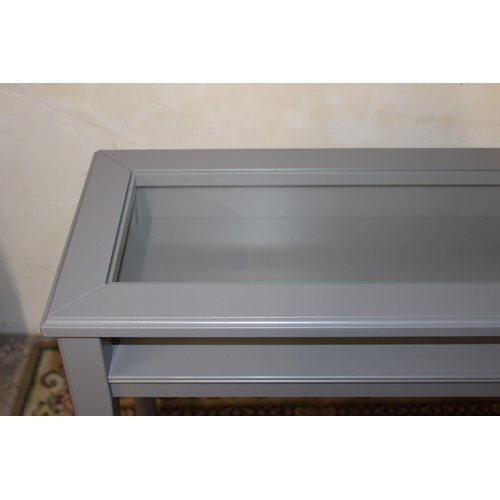 17 - CONSOLE DISPLAY TABLE 
133 X 37 X 75CM