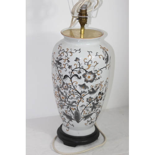 109 - LARGE ORIENTAL STYLE LAMP
71CM