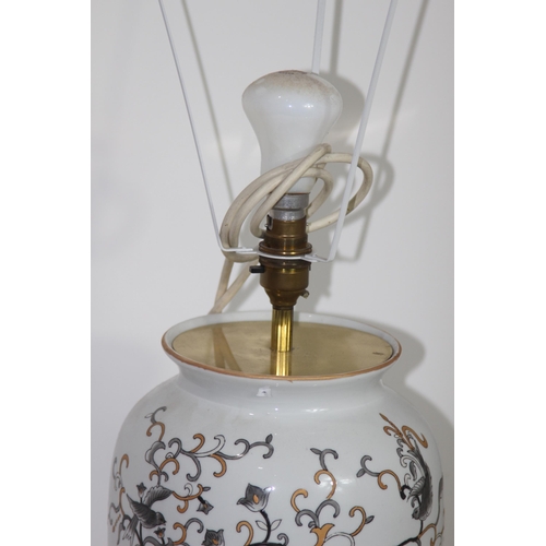 109 - LARGE ORIENTAL STYLE LAMP
71CM