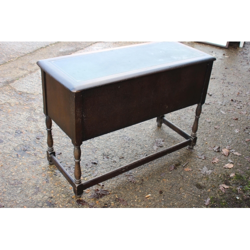 25 - VINTAGE LEATHER TOPPED DESK
104 X 46 X 72CM