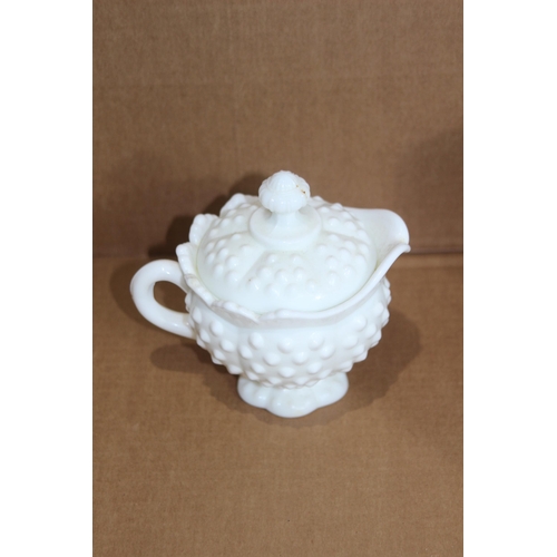 205 - QUANTITY OF VINTAGE FENTON MILK GLASS ITEMS 
17CM