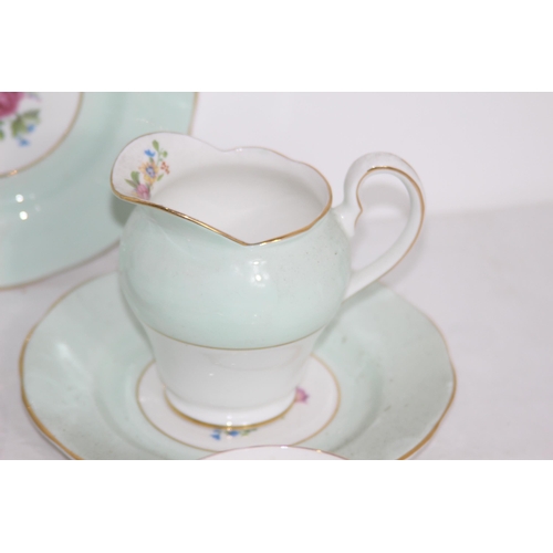 219 - VINTAGE SAILSBURY TEASET