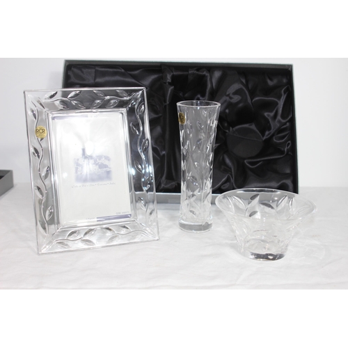 224 - BOXED ITALIAN LEAD CRYSTAL FRAMED, VASE AND BOWL