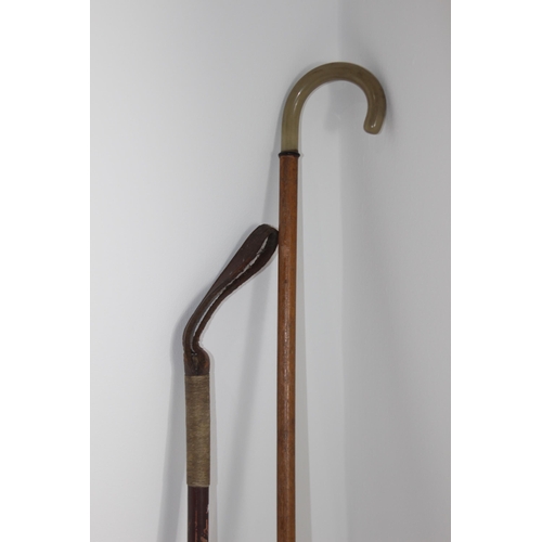 285 - VINTAGE RIDING CROP AND CHILD WALKING CANE
72CM