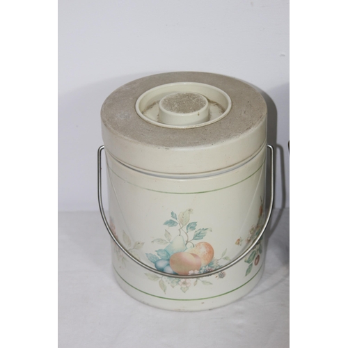 301 - 2 X VINTAGE BISCUIT BARRELS 
20CM