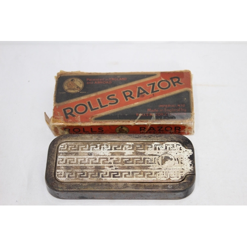 309 - 2 X VINTAGE ROLLS RAZOR