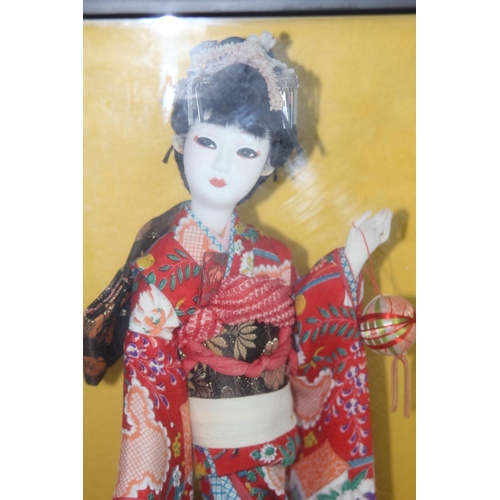 310 - ORIENTAL GEISHA FIGURE IN DISPLAY BOX
29 X 25 X 38CM