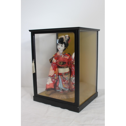 310 - ORIENTAL GEISHA FIGURE IN DISPLAY BOX
29 X 25 X 38CM