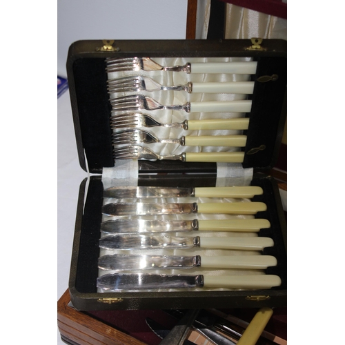 311 - QUANTITY OF CUTLERY