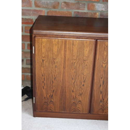 7 - DANISH ROSEWOOD MEDIA CABINET
90 X 42 X 75CM