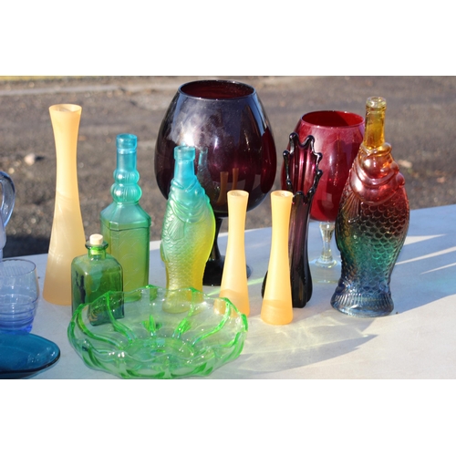 227 - QUANTITY OF COLOURED RETRO GLASS ETC