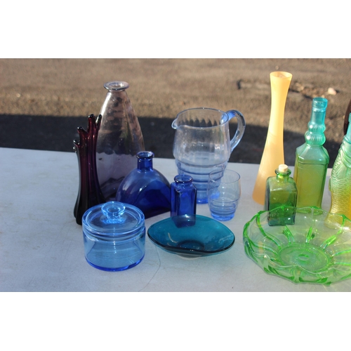 227 - QUANTITY OF COLOURED RETRO GLASS ETC