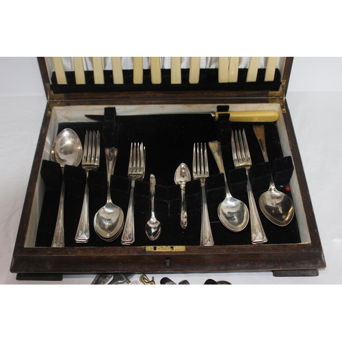 329 - QUANTITY OF VINTAGE CUTLERY