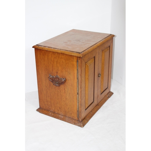 334 - VINTAGE SMOKING BOX 
37 X 35 X 28CM