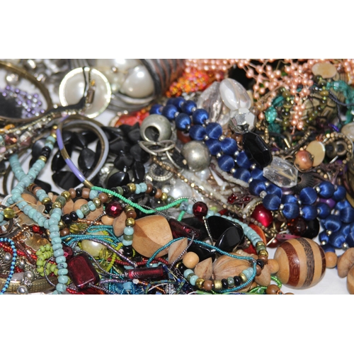 344 - QUANTITY OF COSTUME JEWELLERY