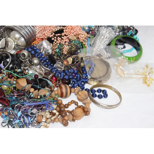 344 - QUANTITY OF COSTUME JEWELLERY