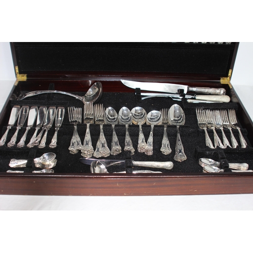 351 - LARGE LEATHER TOPPED CANTEEN OF SHEFFIELD CUTLERY
76 X 47 CM