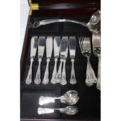 351 - LARGE LEATHER TOPPED CANTEEN OF SHEFFIELD CUTLERY
76 X 47 CM