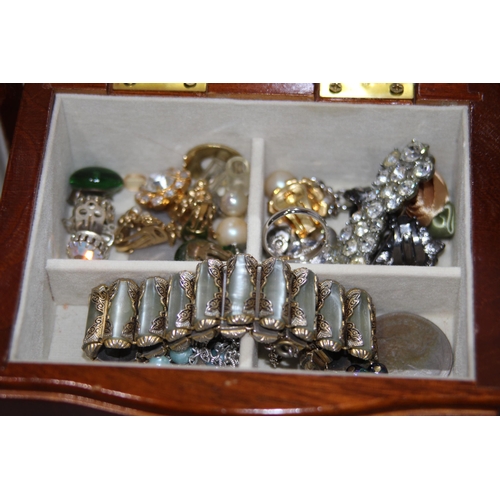 359 - JEWELLERY BOX AND CONTENTS