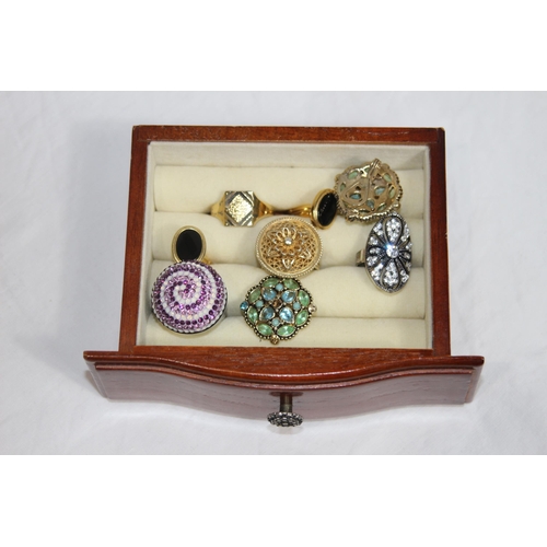 359 - JEWELLERY BOX AND CONTENTS