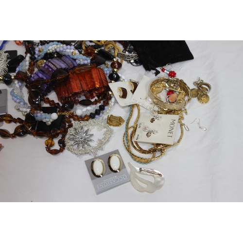 360 - QUANTITY OF COSTUME JEWELLERY