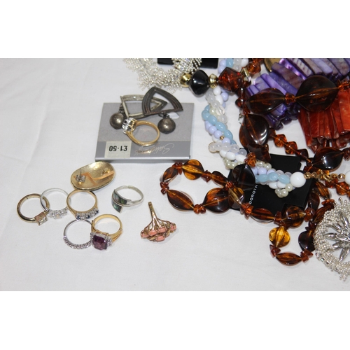 360 - QUANTITY OF COSTUME JEWELLERY