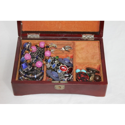 367 - QUANTITY OF COSTUME JEWELLERY