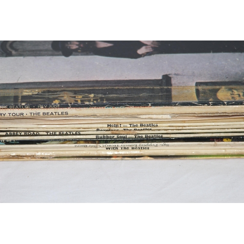 381 - QUANTITY OF BEATLES RECORDS