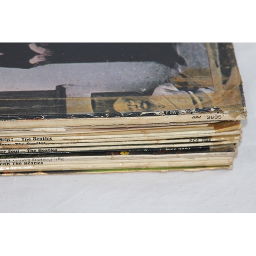 381 - QUANTITY OF BEATLES RECORDS