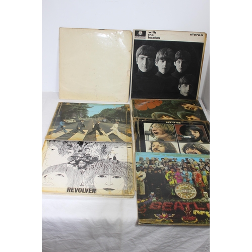 381 - QUANTITY OF BEATLES RECORDS