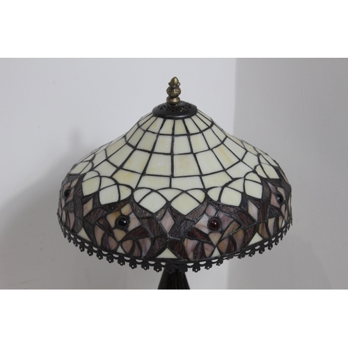 117 - TIFFANY STYLE TABLE LAMP
38CM