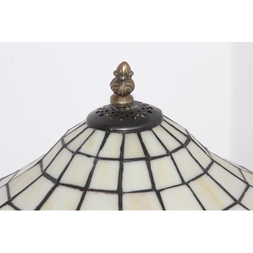 117 - TIFFANY STYLE TABLE LAMP
38CM