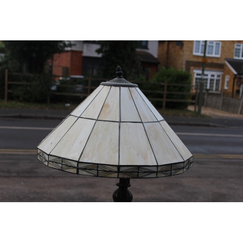 119 - TIFFANY STYLE STANDARD LAMP
154CM