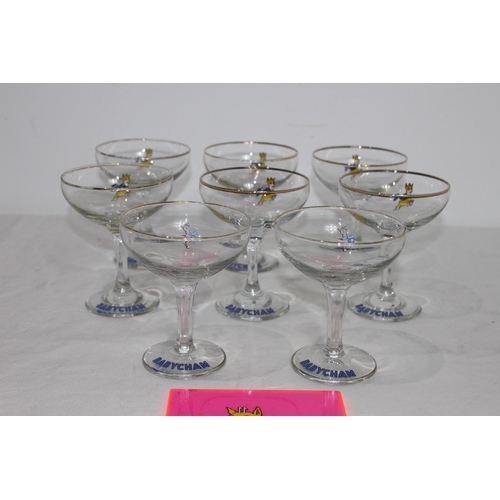 238 - 8 X VINTAGE BABYCHAM GLASSES AND ADVERTISING PUB SIGN