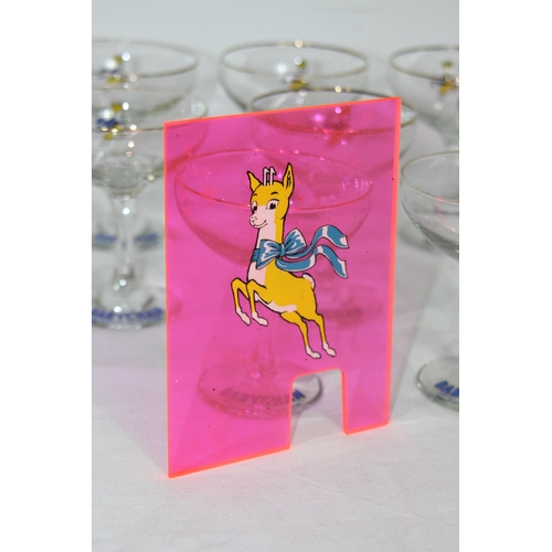 238 - 8 X VINTAGE BABYCHAM GLASSES AND ADVERTISING PUB SIGN