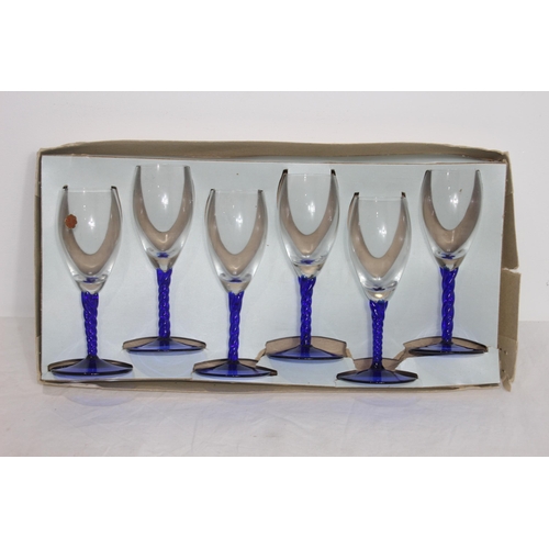 240 - SET OF 6 VINTAGE ITALIAN GLASSES IN BOX