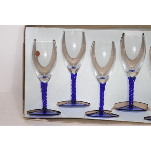 240 - SET OF 6 VINTAGE ITALIAN GLASSES IN BOX