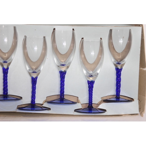 240 - SET OF 6 VINTAGE ITALIAN GLASSES IN BOX