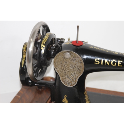 395 - SINGER SEWING MACHINE